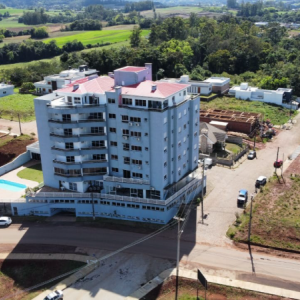 LOTE 001 - Sala comercial com área real privativa de 179,45m², localizado no pavimento térreo do Condomínio Residencial Comercial Bell Valle, situado na Rua Araçazeiro, nº 12, bairro Barra do Forqueta, Arroio do Meio/RS