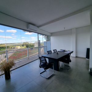 LOTE 001 - Sala comercial com área real privativa de 179,45m², localizado no pavimento térreo do Condomínio Residencial Comercial Bell Valle, situado na Rua Araçazeiro, nº 12, bairro Barra do Forqueta, Arroio do Meio/RS