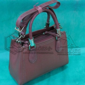 LOTE 002 -  05 (cinco) bolsas em couro
