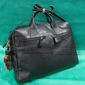 LOTE 006 - 05 (cinco) bolsas em couro