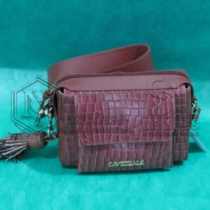 LOTE 007 - 05 (cinco) bolsas em couro.