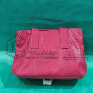 LOTE 008 - 06 (Seis) bolsas femininas em couro.