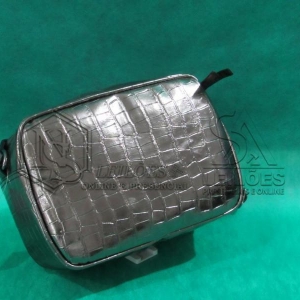 LOTE 008 - 06 (Seis) bolsas femininas em couro.