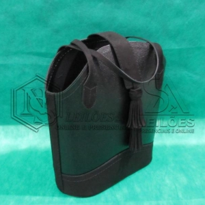 LOTE 010 - 06 (Seis) bolsas femininas em couro