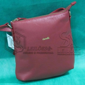 LOTE 011 - 06 (Seis) bolsas femininas em couro