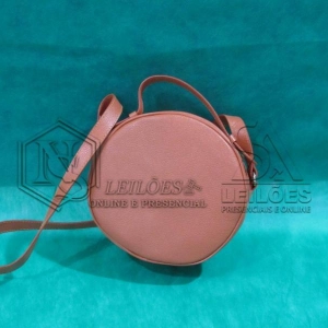 LOTE 012 - 06 (Seis) bolsas femininas em couro