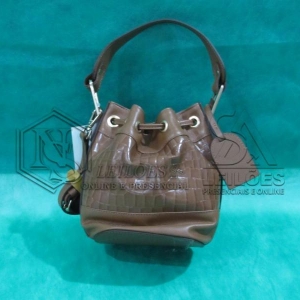 LOTE 013 - 06 (Seis) bolsas femininas em couro