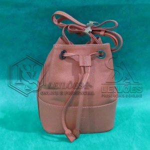LOTE 014 - 06 (Seis) bolsas femininas em couro