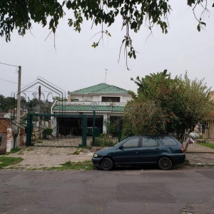 LOTE 022 - Casa de alvenaria com 455,12m² em Porto Alegre.