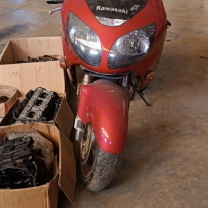 LOTE 004 - AVA/Kawasaki ZX 1200, placa JDB 1200, vermelha, ano/modelo 2001/2002