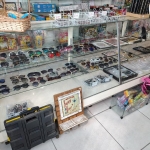 LOTE 002 - Um balcão vitrine