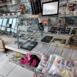 LOTE 002 - Um balcão vitrine