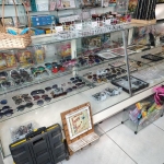 LOTE 002 - Um balcão vitrine