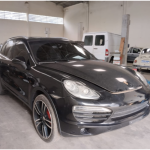 LOTE 100 - CAMIONETA I/PORSCHE CAYENNE V6, ANO/MODELO: 2013, PLACA: IXT0E30