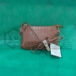 LOTE 001 - 05 (cinco) bolsas em couro