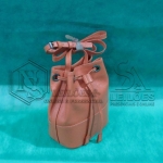 LOTE 002 -  05 (cinco) bolsas em couro