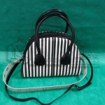LOTE 002 -  05 (cinco) bolsas em couro