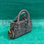 LOTE 003 - 05 (cinco) bolsas em couro