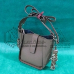 LOTE 006 - 05 (cinco) bolsas em couro