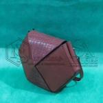 LOTE 006 - 05 (cinco) bolsas em couro