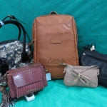 LOTE 007 - 05 (cinco) bolsas em couro.