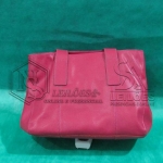 LOTE 008 - 06 (Seis) bolsas femininas em couro.