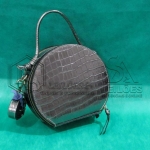 LOTE 008 - 06 (Seis) bolsas femininas em couro.