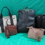LOTE 010 - 06 (Seis) bolsas femininas em couro