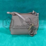 LOTE 010 - 06 (Seis) bolsas femininas em couro