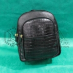 LOTE 013 - 06 (Seis) bolsas femininas em couro