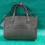 LOTE 013 - 06 (Seis) bolsas femininas em couro