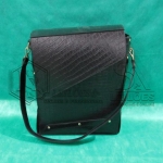 LOTE 014 - 06 (Seis) bolsas femininas em couro
