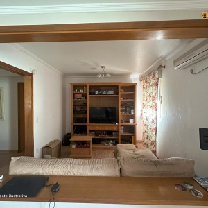 LOTE 004 - Apartamento n° 201, com a área útil de 94,0300m², localizado no Edifício Fabiana Cristina, sito à rua Oscar Chaves Garcia, n° 109, Centro, Lajeado/RS