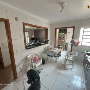 LOTE 004 - Apartamento n° 201, com a área útil de 94,0300m², localizado no Edifício Fabiana Cristina, sito à rua Oscar Chaves Garcia, n° 109, Centro, Lajeado/RS