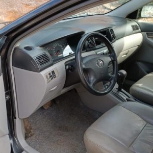 LOTE 010 - Toyota/Corolla XEI 1.8 VVT, placa KAT 0706, preto, ano/modelo 2003