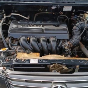 LOTE 010 - Toyota/Corolla XEI 1.8 VVT, placa KAT 0706, preto, ano/modelo 2003