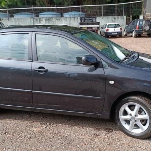 LOTE 010 - Toyota/Corolla XEI 1.8 VVT, placa KAT 0706, preto, ano/modelo 2003