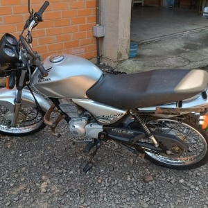 LOTE 019 - Honda/CG 150 Titan ES, placa INK 1172, prata, ano/modelo 2006/2007