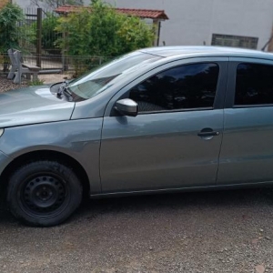 LOTE 002 - VW/Gol 1.0, placa HIE 8I42, cinza, ano/modelo 2011/2012