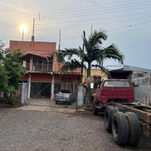 LOTE 005 - Direitos e ações, dois prédios comerciais e mais uma residência de alvenaria, alguns galpões de madeira, RST-453, Venâncio Aires/RS