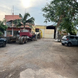 LOTE 005 - Direitos e ações, dois prédios comerciais e mais uma residência de alvenaria, alguns galpões de madeira, RST-453, Venâncio Aires/RS
