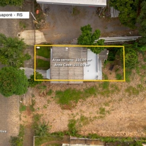 LOTE 001 - Área de 330,00m², contendo uma casa de alvenaria de 250m² dividida em três pavimentos (superior, térreo e subsolo), localizada na Avenida Monsenhor Scalabrini, nº 1.235, bairro Centro na cidade de Guaporé/RS