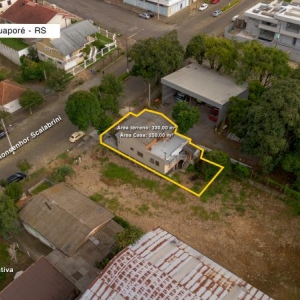 LOTE 001 - Área de 330,00m², contendo uma casa de alvenaria de 250m² dividida em três pavimentos (superior, térreo e subsolo), localizada na Avenida Monsenhor Scalabrini, nº 1.235, bairro Centro na cidade de Guaporé/RS