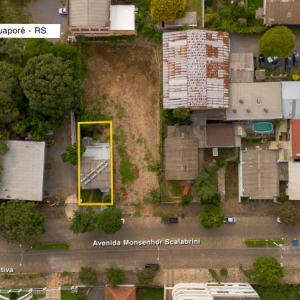 LOTE 001 - Área de 330,00m², contendo uma casa de alvenaria de 250m² dividida em três pavimentos (superior, térreo e subsolo), localizada na Avenida Monsenhor Scalabrini, nº 1.235, bairro Centro na cidade de Guaporé/RS