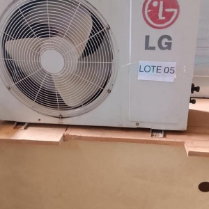LOTE 009 - Ar-condicionado split, marca LG, de 12 mil BTUs