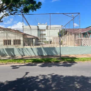 LOTE 001 - PORTO ALEGRE/RS - Apartamento n°404, Bloco Ilha das Pombas do Edifício Condomínio Edifício Residencial Ilhas do Sul,localizado na Rua Padre João Batista Reus n°3347, Bairro Camaquã, Porto Alegre. Matrícula n° 21099 do Registro de Imóveis da 3a Zona de Porto Alegre. Avaliado em R$ 270.000,00. 1° Leilão
