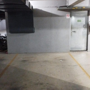LOTE 002 - Box de estacionamento n° 12, com a área real privativa de 12,74625m², localizado no Condomínio Residencial e Comercial Klein & Dessoy, sito a Avenida Vinte e Oito de Maio, n°s 1230/1238, Centro, Santa Clara do Sul/RS