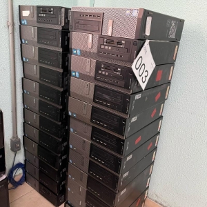 LOTE 003 - Lote composto por material de informática CPus Dell. Avaliado em R$ 1.200,00.