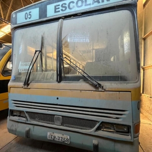 LOTE 016 - Ônibus VW / 16.180 CO, ano/modelo 1996/1996, placa IEP7758. Avaliado em R$ 2.600,00.