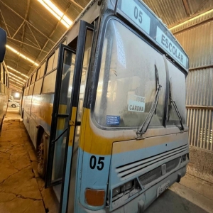 LOTE 016 - Ônibus VW / 16.180 CO, ano/modelo 1996/1996, placa IEP7758. Avaliado em R$ 2.600,00.